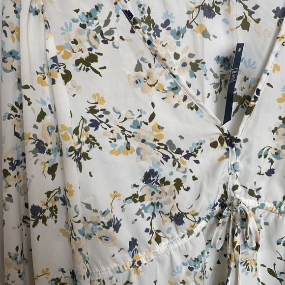 NWT Abercrombie Blouse - Picture 2 of 6